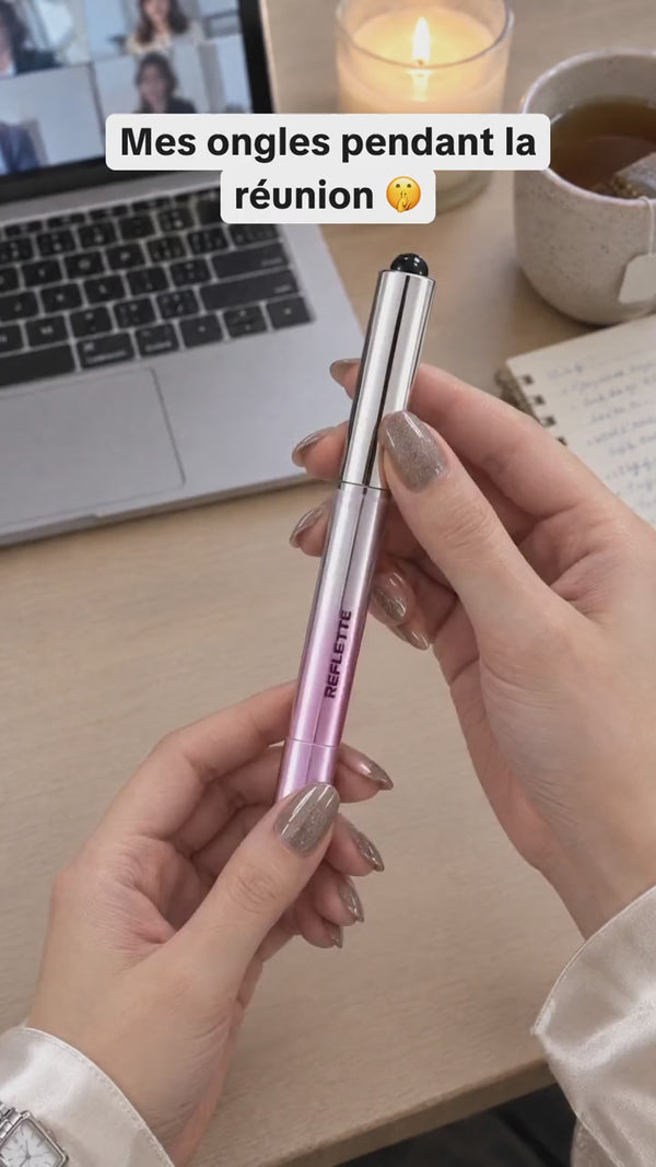 REFLETTE en action : manucure œil de chat au stylo gel, teinte Taupe Nacré