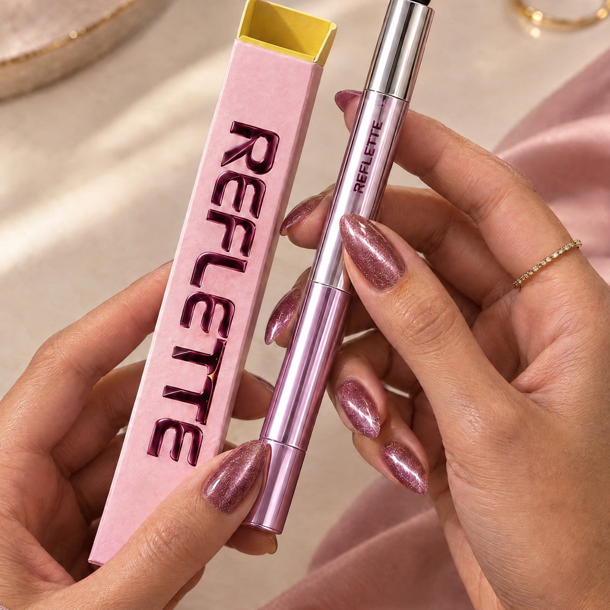 CARRE·1·Stylo gel cat-eye REFLETTE et son étui, ongles Bois de Rose